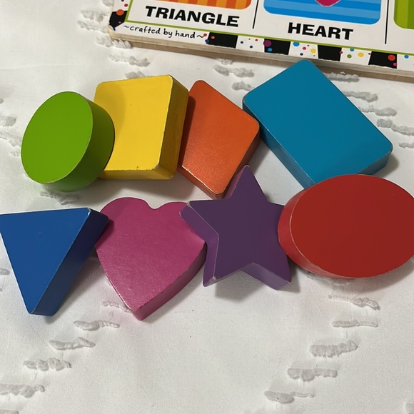 β¦οΈ Melissa and Doug Shapes Chunky Puzzle - Picture 6 of 7